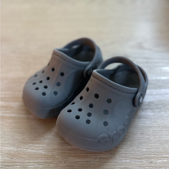 CROCS grey baby boys perforated rubber slip on shoes size 6 - Picture 5 of 6
